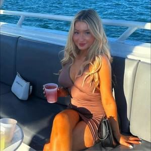 Meet your Posher, Elise